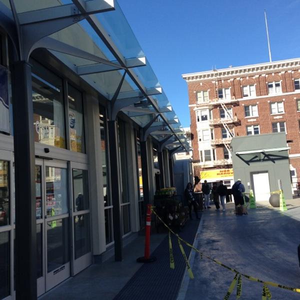 Photo taken at Trader Joe's by JohnnyAbsinthe on 1/12/2013-加尼福尼亚旧金山海德街1095(在加州街) Photo taken at Trader Joe's by JohnnyAbsinthe on 1/12/2013