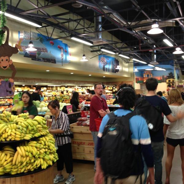 Photo taken at Trader Joe's by Patrick V. on 9/8/2013-加尼福尼亚旧金山海德街1095(在加州街) Photo taken at Trader Joe's by Patrick V. on 9/8/2013