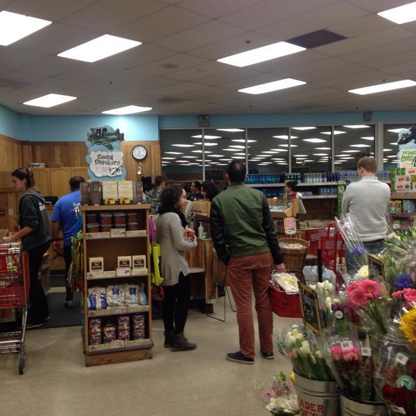 Photo taken at Trader Joe's by Neiki U. on 1/13/2015-美国加利福尼亚州伯班克阿拉梅达大道东214 Photo taken at Trader Joe's by Neiki U. on 1/13/2015