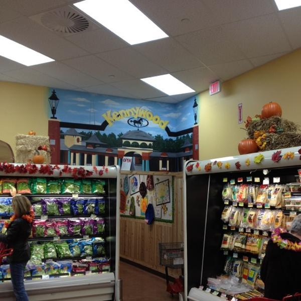 Photo taken at Trader Joe's by Paula O. on 11/5/2011-美国宾夕法尼亚州上圣克莱尔华盛顿路1630 Photo taken at Trader Joe's by Paula O. on 11/5/2011