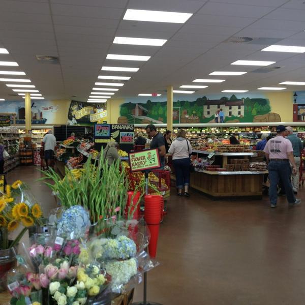 Photo taken at Trader Joe's by Joe N. on 9/15/2013-美国宾夕法尼亚州上圣克莱尔华盛顿路1630 Photo taken at Trader Joe's by Joe N. on 9/15/2013