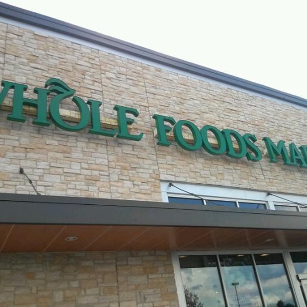 Photo taken at Whole Foods Market by Colin R. on 7/27/2012-伊利诺州埃尔金市绍姆堡镇马丁格尔路750号 Photo taken at Whole Foods Market by Colin R. on 7/27/2012