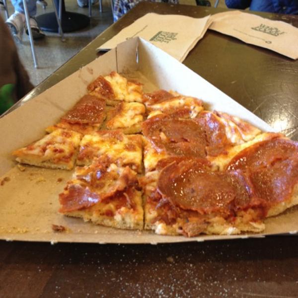 Photo taken at Whole Foods Market by Ss1183 on 2/18/2012-伊利诺州埃尔金市绍姆堡镇马丁格尔路750号 Photo taken at Whole Foods Market by Ss1183 on 2/18/2012