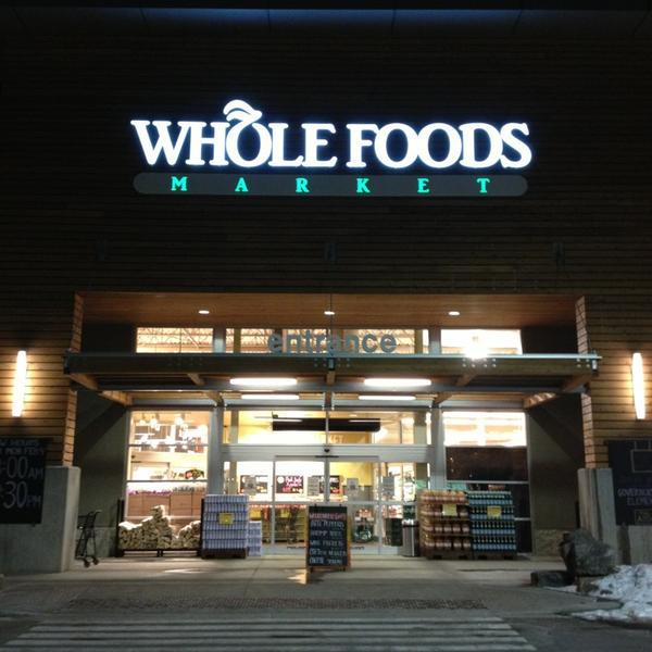 Photo taken at Whole Foods Market by Rob M. on 2/3/2013-科罗拉多80123 利特尔顿 沃兹沃思大道南(沃兹沃斯和丽景)5155号 Photo taken at Whole Foods Market by Rob M. on 2/3/2013
