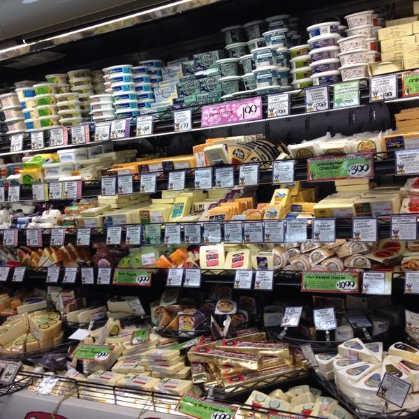 Photo taken at Trader Joe's by Thomas L. on 12/7/2013-美国华盛顿州伊瑟阔吉尔曼大道西北975 Photo taken at Trader Joe's by Thomas L. on 12/7/2013