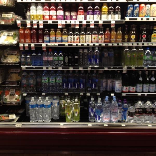 Photo taken at Whole Foods Market by david l. on 2/12/2012-加尼福尼亚 圣莫尼卡威尔夏大道2201(第22街和23街之间) Photo taken at Whole Foods Market by david l. on 2/12/2012