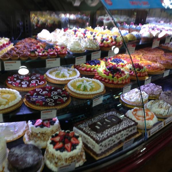 Photo taken at Whole Foods Market by warrent s. on 6/14/2013-加尼福尼亚 圣莫尼卡威尔夏大道2201(第22街和23街之间) Photo taken at Whole Foods Market by warrent s. on 6/14/2013