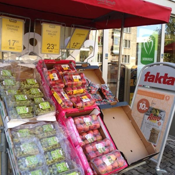 Photo taken at Fakta by AKARAT S. on 5/24/2012