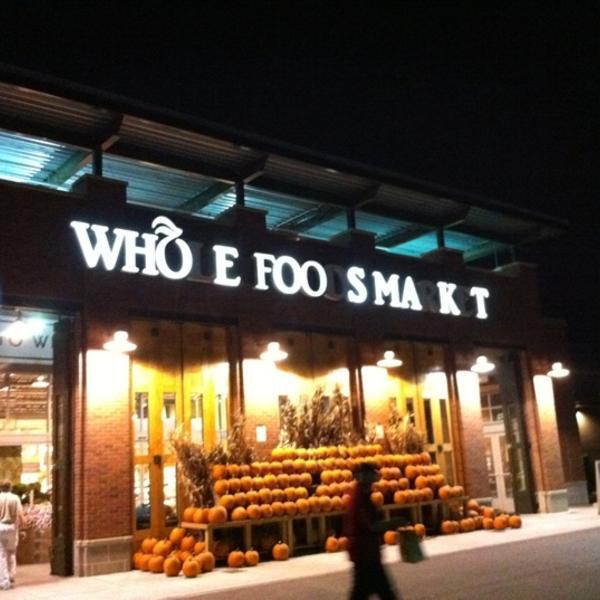 Photo taken at Whole Foods Market by Dwight S. on 9/21/2011-美国弗吉尼亚州格伦 - 阿伦西广场街11173 Photo taken at Whole Foods Market by Dwight S. on 9/21/2011