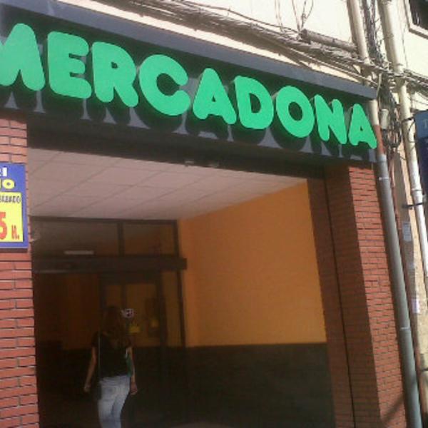 Photo taken at Mercadona by elpanajorge g. on 6/13/2012