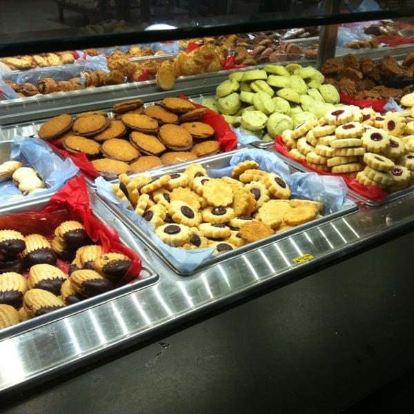 Photo taken at Whole Foods Market by Belinda on 12/24/2012-美国纽约州扬克斯岭山道1 Photo taken at Whole Foods Market by Belinda on 12/24/2012