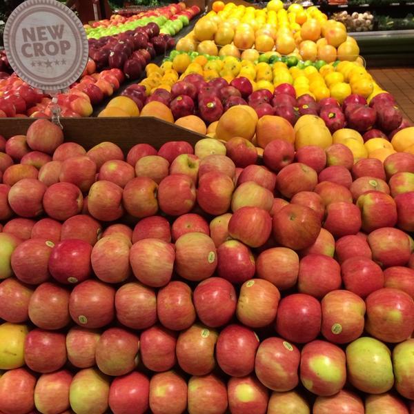 Photo taken at Whole Foods Market by Sheila V. on 11/2/2013-加尼福尼亚雷东多海滩太平洋海岸高速公路405(山茶花和绿柱石街之间) Photo taken at Whole Foods Market by Sheila V. on 11/2/2013