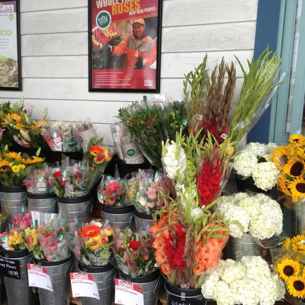 Photo taken at Whole Foods Market by Sheila V. on 6/28/2013-加尼福尼亚雷东多海滩太平洋海岸高速公路405(山茶花和绿柱石街之间) Photo taken at Whole Foods Market by Sheila V. on 6/28/2013