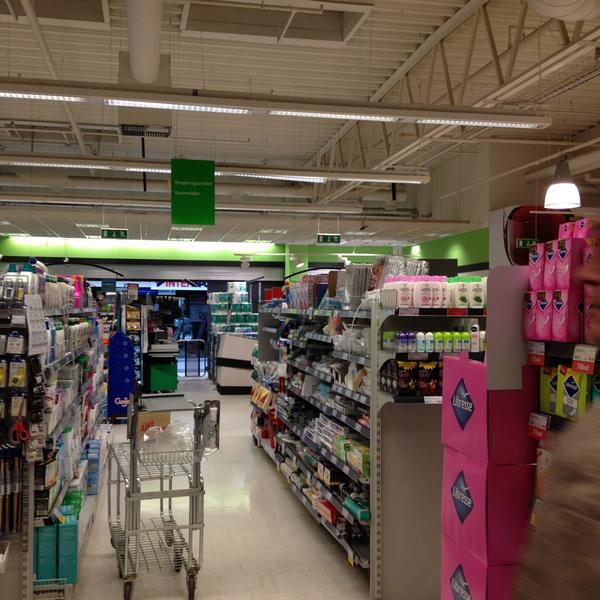 Photo taken at Super best by Claus Arnt R. on 5/6/2013