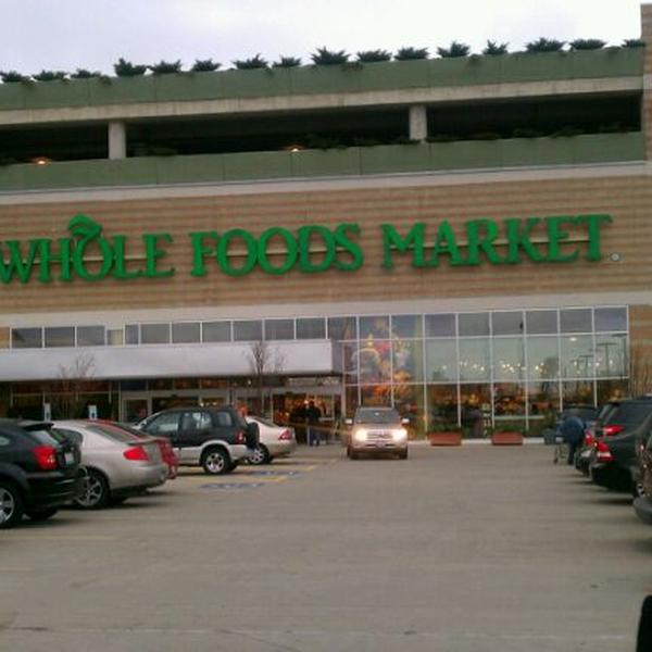 Photo taken at Whole Foods Market by Keri W. on 11/20/2011-美国伊利诺斯州芝加哥科技教育107运河南街1101 Photo taken at Whole Foods Market by Keri W. on 11/20/2011