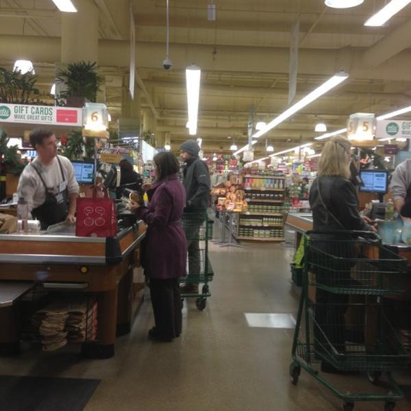 Photo taken at Whole Foods Market by JL J. on 12/7/2012-美国伊利诺斯州芝加哥科技教育107运河南街1101 Photo taken at Whole Foods Market by JL J. on 12/7/2012