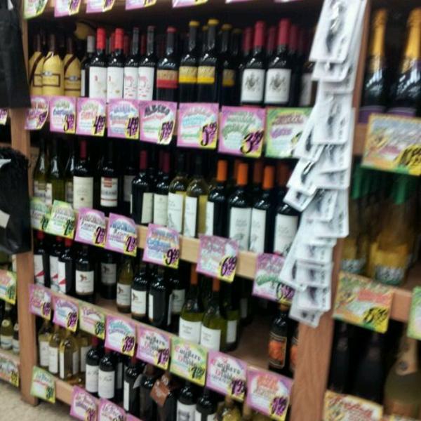 Photo taken at Trader Joe's by Dmytro on 4/23/2012-加尼福尼亚山景城阵雨街道590(在莱瑟姆街) Photo taken at Trader Joe's by Dmytro on 4/23/2012