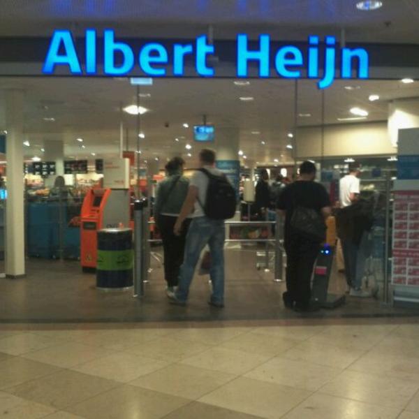 Photo taken at Albert Heijn by Ziggy A. on 9/24/2011-荷兰乌特勒支哥德贝尔得瓦尔迪亚149号 Photo taken at Albert Heijn by Ziggy A. on 9/24/2011