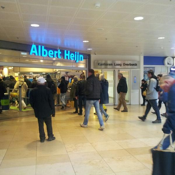 Photo taken at Albert Heijn by Carien d. on 4/1/2013-荷兰乌特勒支哥德贝尔得瓦尔迪亚149号 Photo taken at Albert Heijn by Carien d. on 4/1/2013