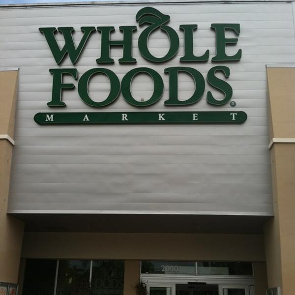 Photo taken at Whole Foods Market by J.M. M. on 10/17/2012-佛罗里达州劳德代尔堡联邦高速路2000号(在第19大街和21大街之间) Photo taken at Whole Foods Market by J.M. M. on 10/17/2012