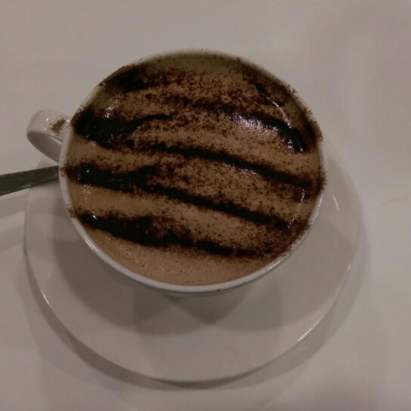 Photo taken at Waitrose by Ian M. on 5/15/2014-英国利兹米恩伍德卡尔顿大道 Photo taken at Waitrose by Ian M. on 5/15/2014