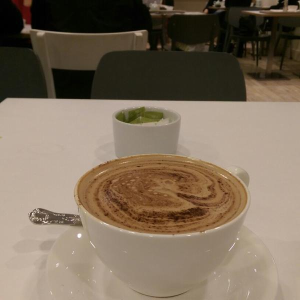 Photo taken at Waitrose by Ian M. on 11/14/2014-英国利兹米恩伍德卡尔顿大道 Photo taken at Waitrose by Ian M. on 11/14/2014