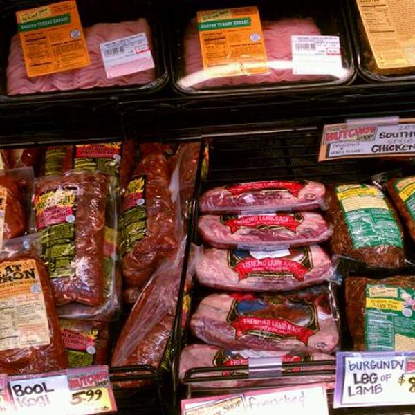 Photo taken at Trader Joe's by Mo K. on 10/12/2011-伊利诺州芝加哥市戴弗西园路667号 Photo taken at Trader Joe's by Mo K. on 10/12/2011