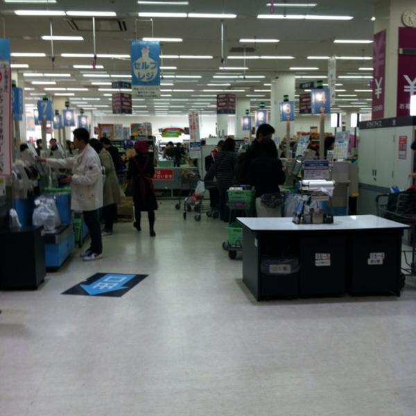 Photo taken at イオン 东云店 by Helio C. on 4/1/2012