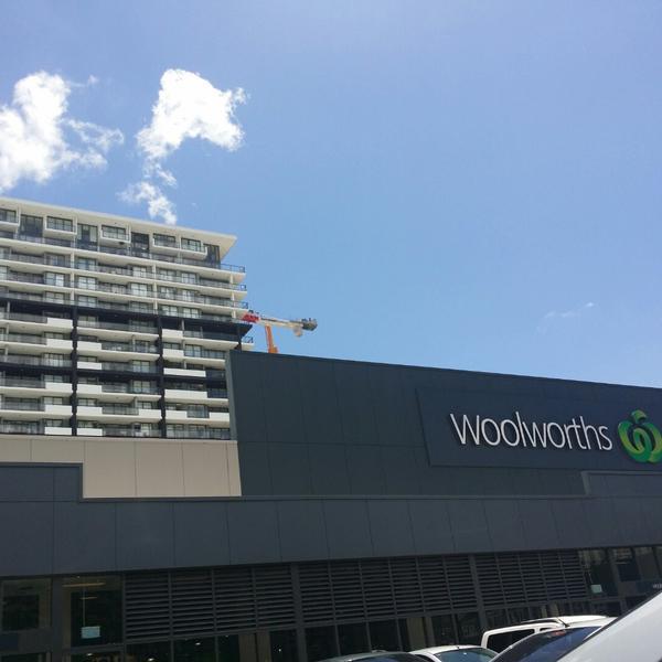 Photo taken at Woolworths by jlo on 12/14/2014-澳大利亚新南威尔士州悉尼安克利夫圣78-96 Photo taken at Woolworths by jlo on 12/14/2014