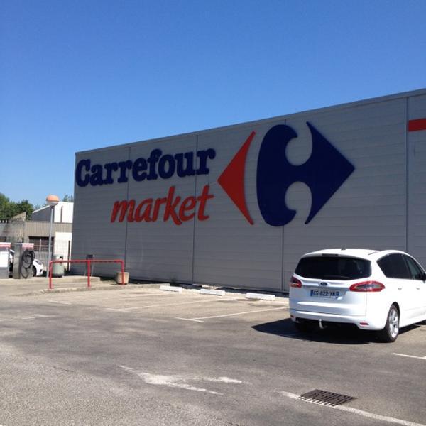 Photo taken at Carrefour by Shinta B. on 8/11/2012