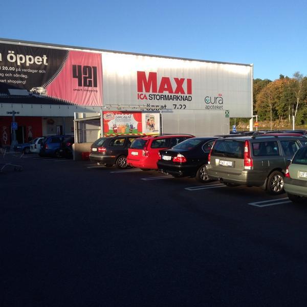 Photo taken at ICA Maxi by Marie D. on 9/27/2013