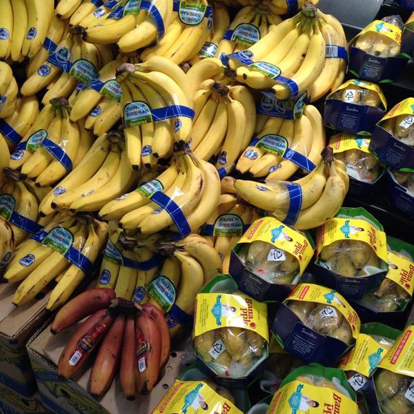 Photo taken at 이마트 (E-Mart) by SH on 7/19/2014