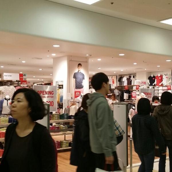 Photo taken at 롯데마트 (Lotte Mart) by Joohye L. on 5/2/2014