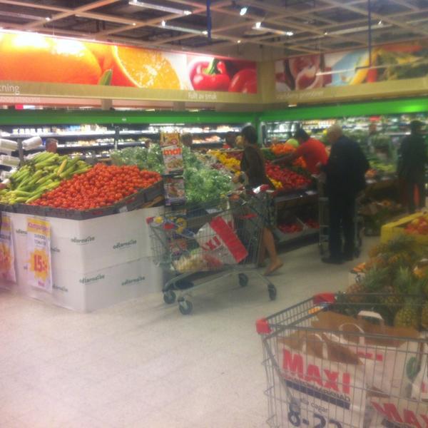 Photo taken at ICA Maxi by Petia I. on 8/30/2013