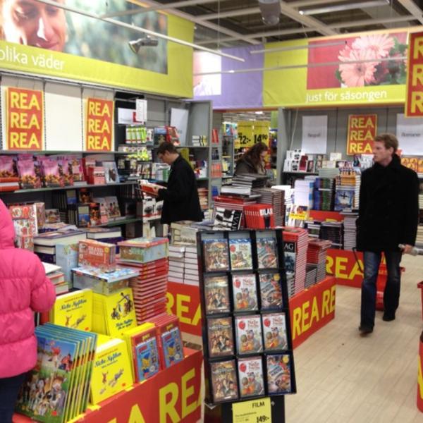 Photo taken at ICA Maxi by Kristian P. on 3/4/2012