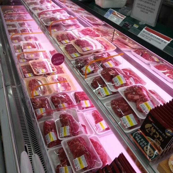 Photo taken at 이마트 (E-Mart) by i.k S. on 8/22/2012-济州市塔洞38易买得超市 Photo taken at 이마트 (E-Mart) by i.k S. on 8/22/2012