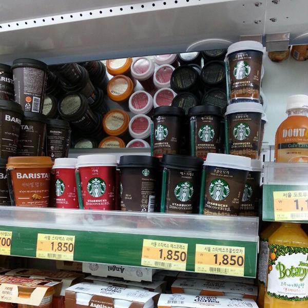 Photo taken at 롯데마트 (LOTTE Mart) by Dee Jay D. on 12/25/2012