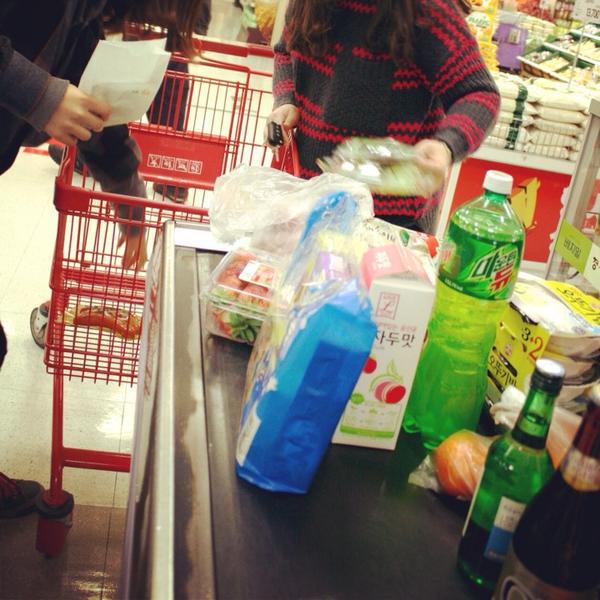 Photo taken at 롯데마트 (LOTTE Mart) by Yeonju I. on 2/27/2014