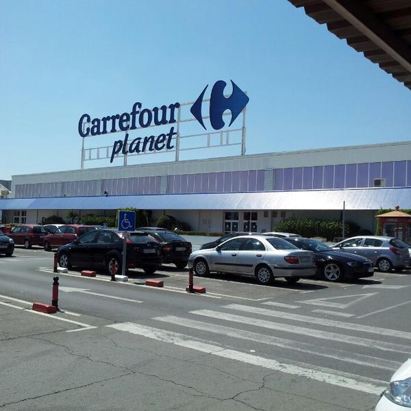 Photo taken at Carrefour Alfafar by francisco l. on 4/23/2013-西班牙巴伦西亚阿尔法法尔拉阿布费拉大道 Photo taken at Carrefour Alfafar by francisco l. on 4/23/2013
