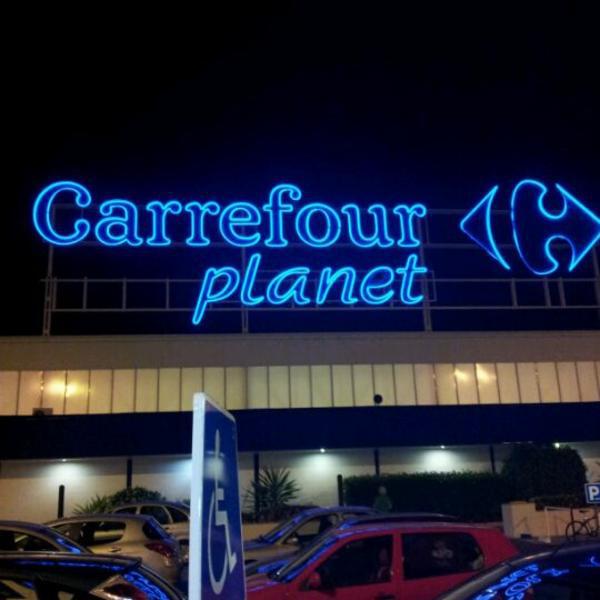 Photo taken at Carrefour Alfafar by Luis G. on 10/14/2011-西班牙巴伦西亚阿尔法法尔拉阿布费拉大道 Photo taken at Carrefour Alfafar by Luis G. on 10/14/2011