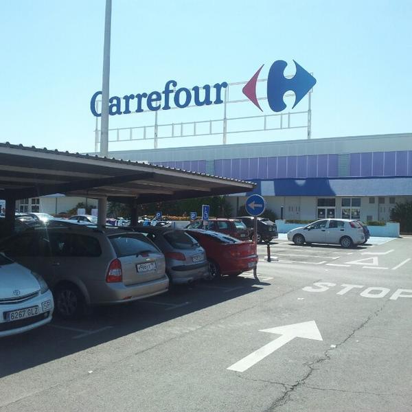 Photo taken at Carrefour Alfafar by Михаил А. on 7/6/2013-西班牙巴伦西亚阿尔法法尔拉阿布费拉大道 Photo taken at Carrefour Alfafar by Михаил А. on 7/6/2013