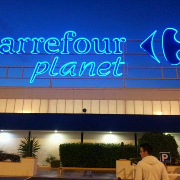Photo taken at Carrefour Alfafar by Verónica H. on 10/22/2011-西班牙巴伦西亚阿尔法法尔拉阿布费拉大道 Photo taken at Carrefour Alfafar by Verónica H. on 10/22/2011