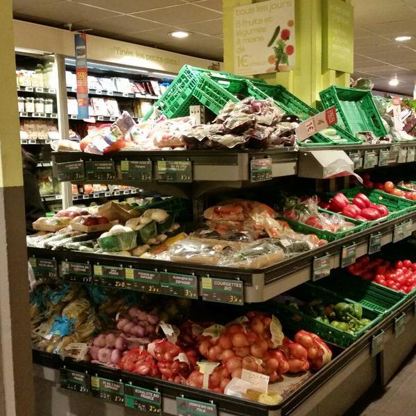 Photo taken at Carrefour by Emmanuel on 11/11/2014