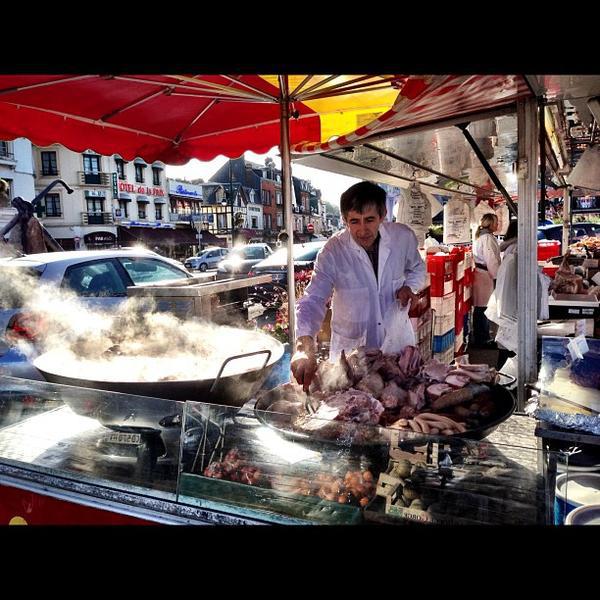 Photo taken at Casino Barrière de Trouville by Sheriffof0 on 9/30/2012-法国下诺曼底滨海特鲁维尔福煦元帅广场 Photo taken at Casino Barrière de Trouville by Sheriffof0 on 9/30/2012