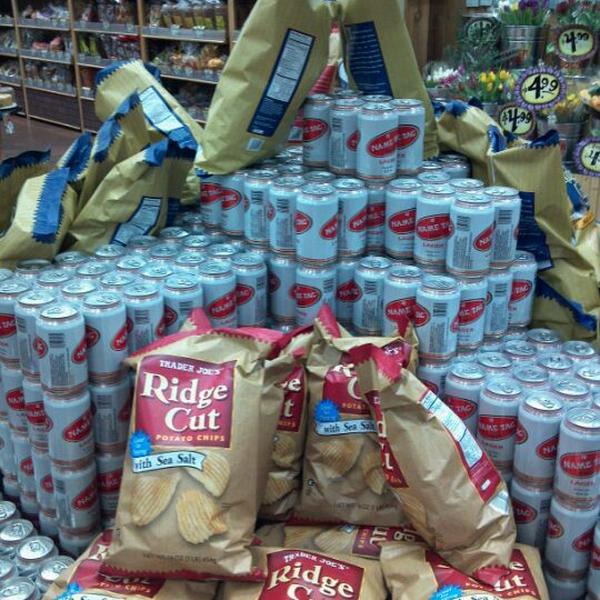 Photo taken at Trader Joe's by Erik A. on 1/31/2012-弗吉尼亚州纽波特纽斯杰弗逊大道12551 Photo taken at Trader Joe's by Erik A. on 1/31/2012