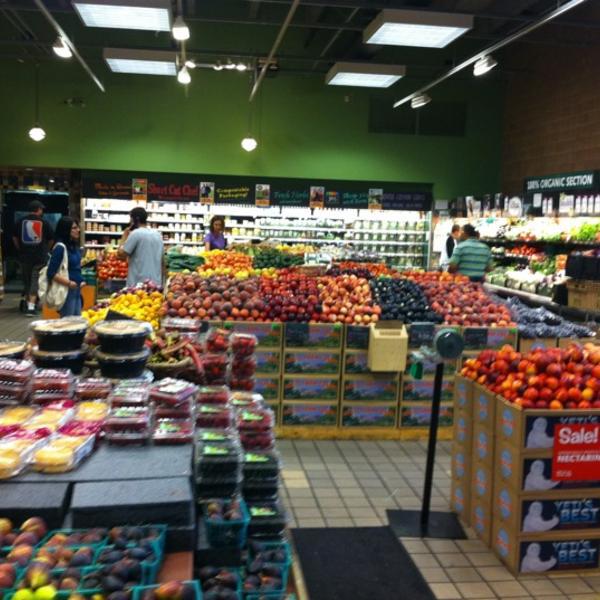 Photo taken at Whole Foods Market by Chad R. on 9/6/2011-加利福尼亚州圣地亚哥市学府大道(在第7大道)711 Photo taken at Whole Foods Market by Chad R. on 9/6/2011