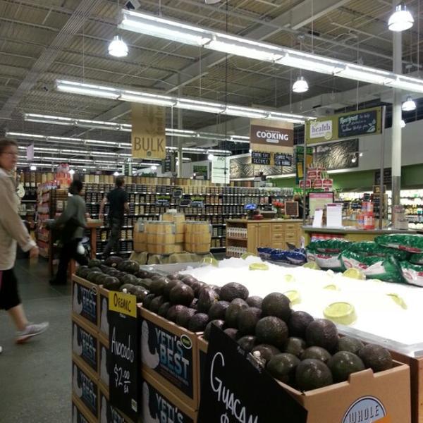 Photo taken at Whole Foods Market by Jonathan on 2/7/2013-美国南卡罗来纳州芒特普莱森特杜琪峰兹大道923 Photo taken at Whole Foods Market by Jonathan on 2/7/2013