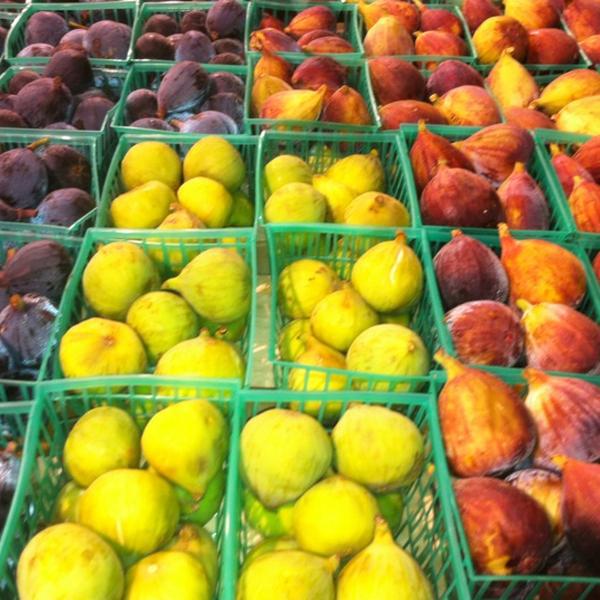 Photo taken at Whole Foods Market by Devany V. on 8/24/2012-美国南卡罗来纳州芒特普莱森特杜琪峰兹大道923 Photo taken at Whole Foods Market by Devany V. on 8/24/2012