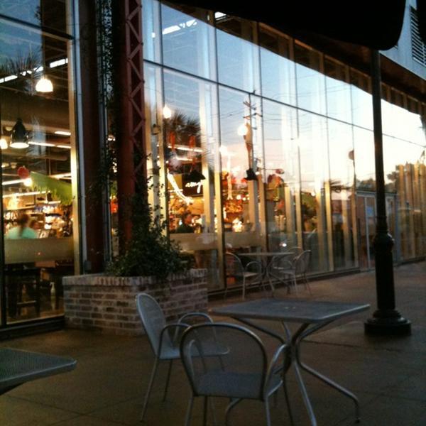 Photo taken at Whole Foods Market by OrleansMlcj on 10/25/2011-洛杉矶新奥尔良杂志街(阿拉贝拉与约瑟夫街之间)5600 Photo taken at Whole Foods Market by OrleansMlcj on 10/25/2011