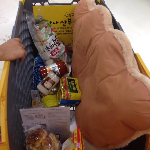 Photo taken at 이마트 (E-Mart) by Kate H. on 12/12/2013-济州市塔洞38易买得超市 Photo taken at 이마트 (E-Mart) by Kate H. on 12/12/2013